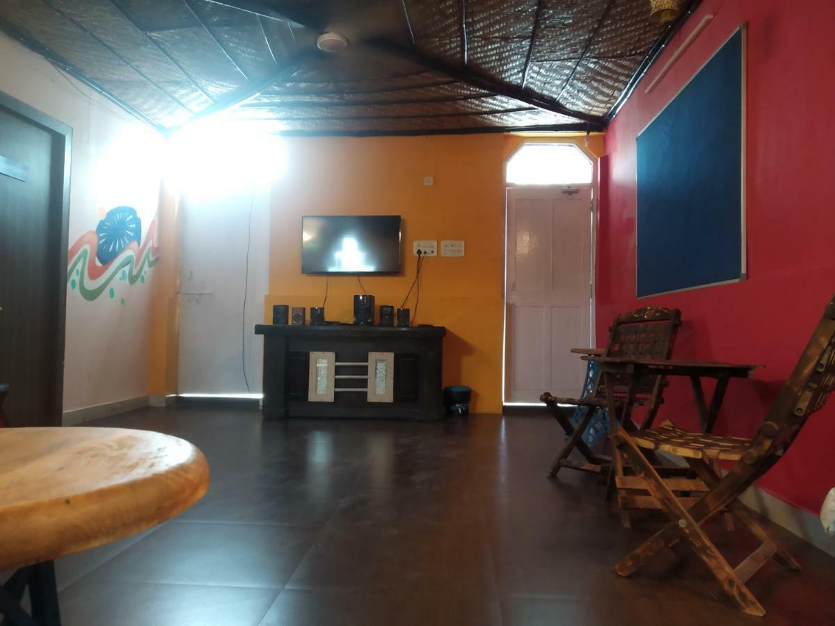 Bunk Hostel Delhi Ню Делхи Екстериор снимка
