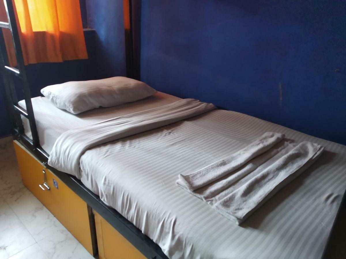 Bunk Hostel Delhi Ню Делхи Екстериор снимка