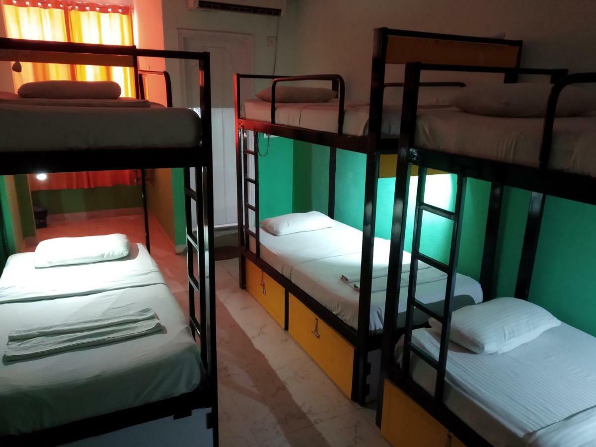 Bunk Hostel Delhi Ню Делхи Екстериор снимка