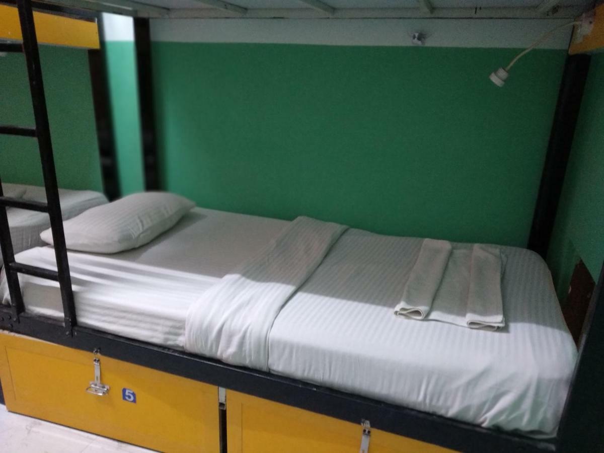 Bunk Hostel Delhi Ню Делхи Екстериор снимка